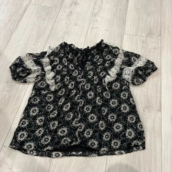 Current air Tops - Current air Floral Lace Trimmed Top size L